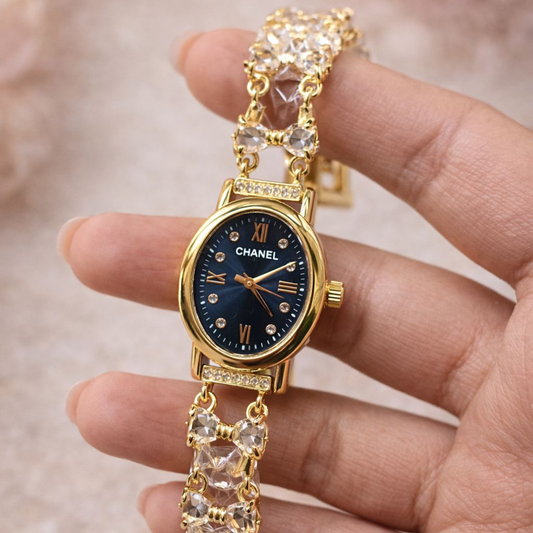 Elegant gold-tone women’s watch zariluxestudio