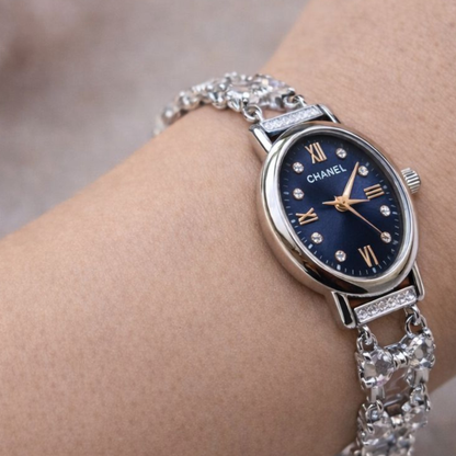 Elegant gold-tone women’s watch zariluxestudio
