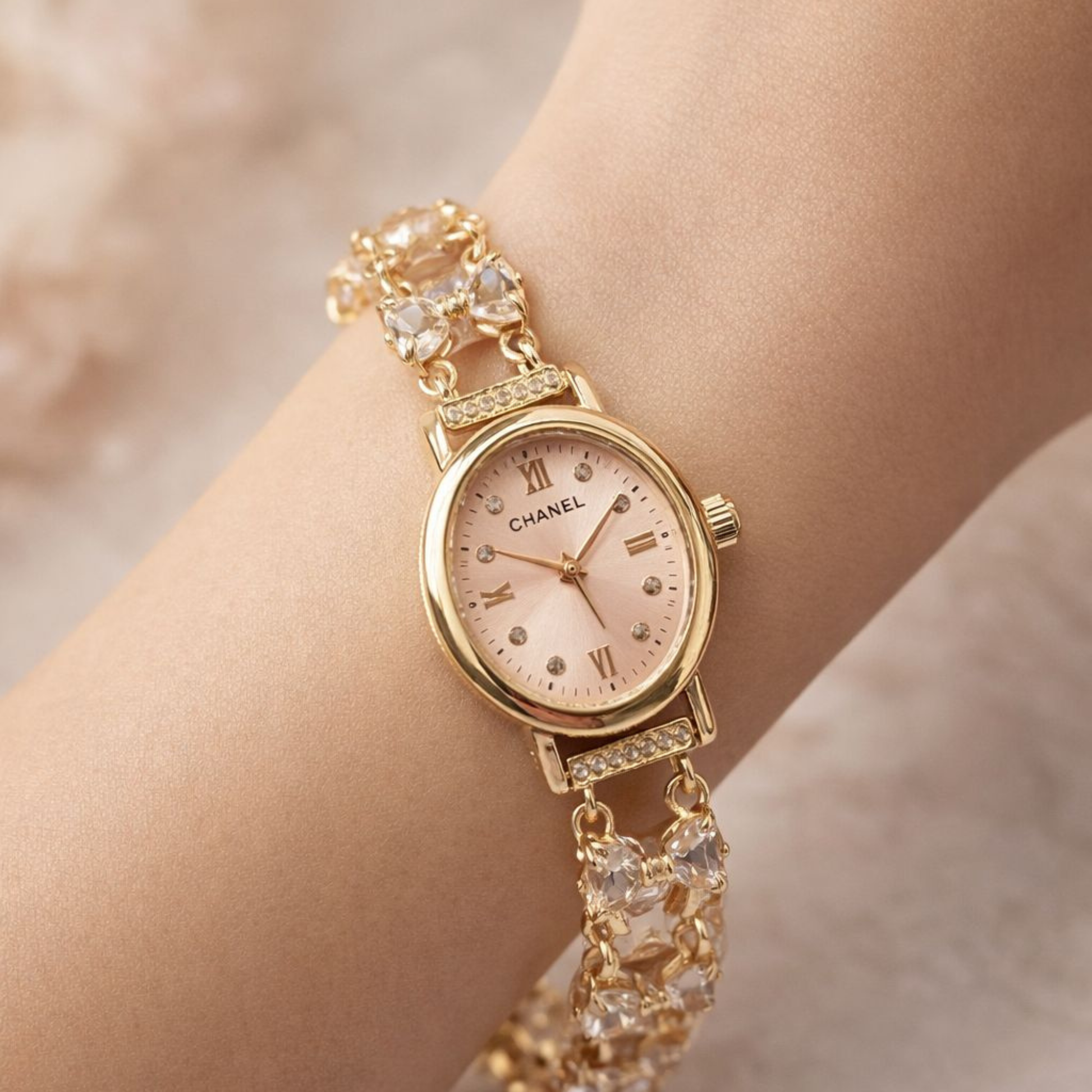 Elegant gold-tone women’s watch zariluxestudio